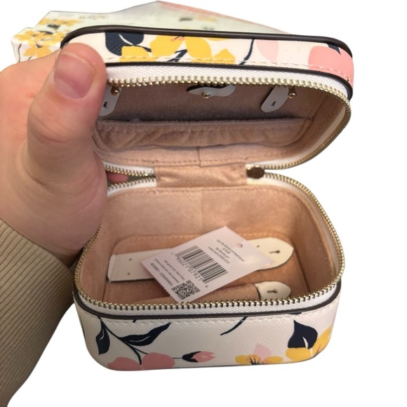 NWT Kate Spade Boxed Travel Jewelry Bolder Cream Multi Floral Staci Lily Blooms - Picture 2 of 6